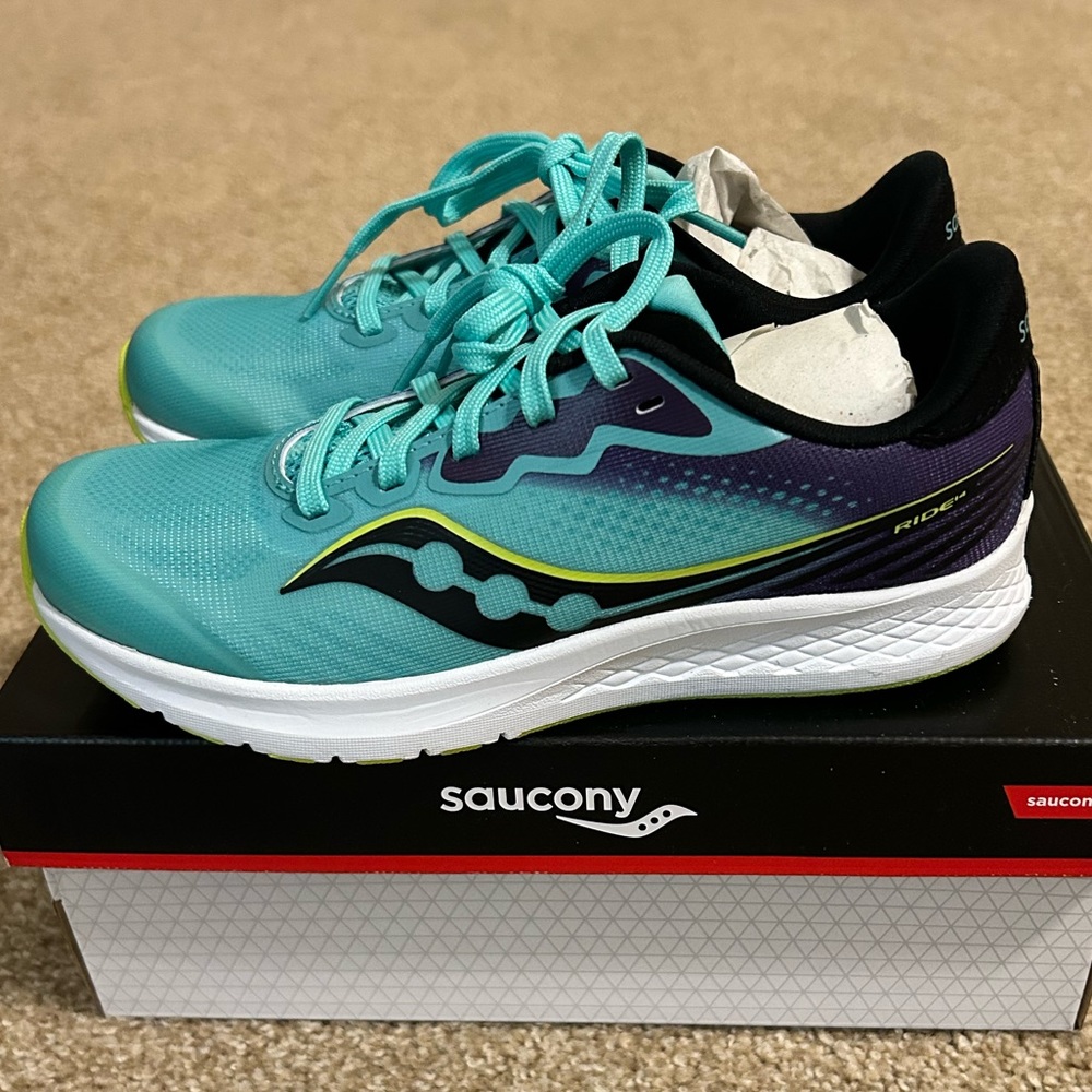 NIB Saucony Girl Size 2